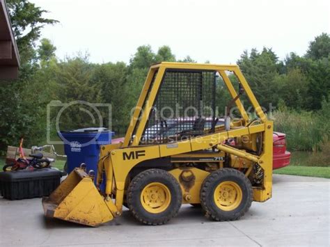 MF 711 skid steer loader 